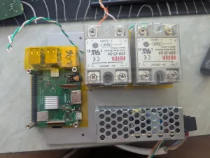 Nově na RPi 3B se SSR a přiravoou pro analog