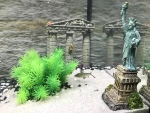 Přiletěla z Londýna nová dekorace soška Svobody