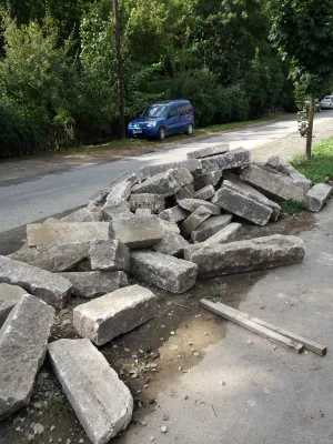 kamen zo skladky odpadov